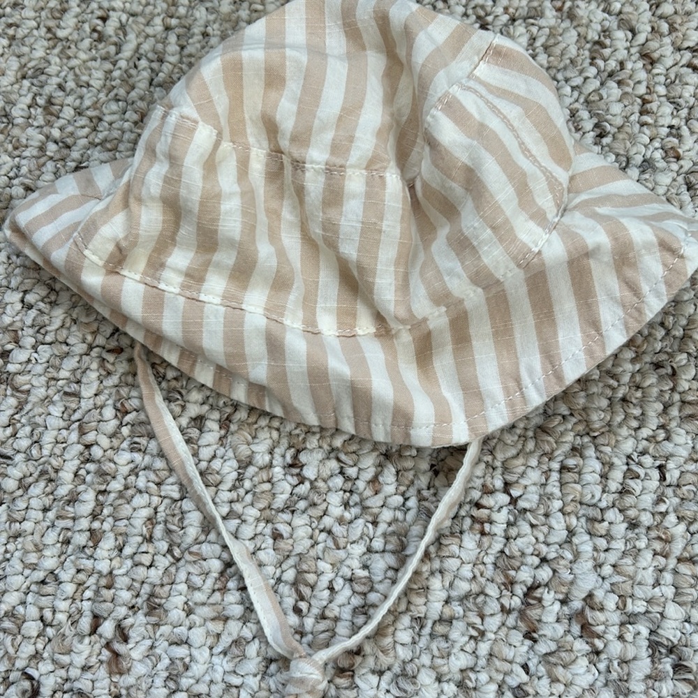 H&M tan and white striped overall romper with sun hat 9-12 months - Picture 5 of 6